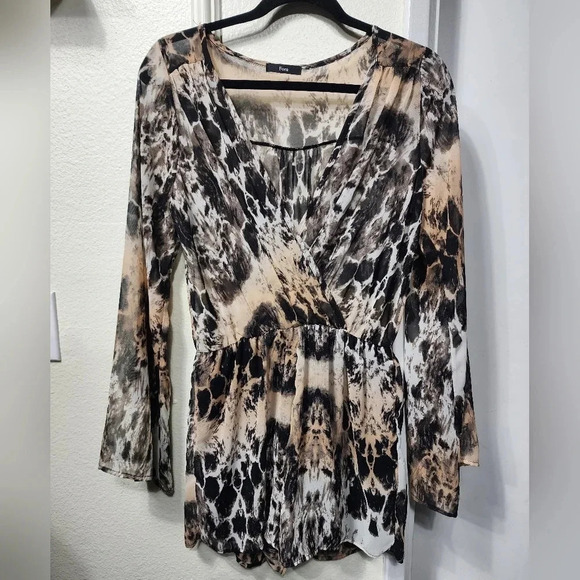 Women's Tye Die Bell Sleeve Romper Size Medium Festival Spring Vacation - Picture 1 of 6